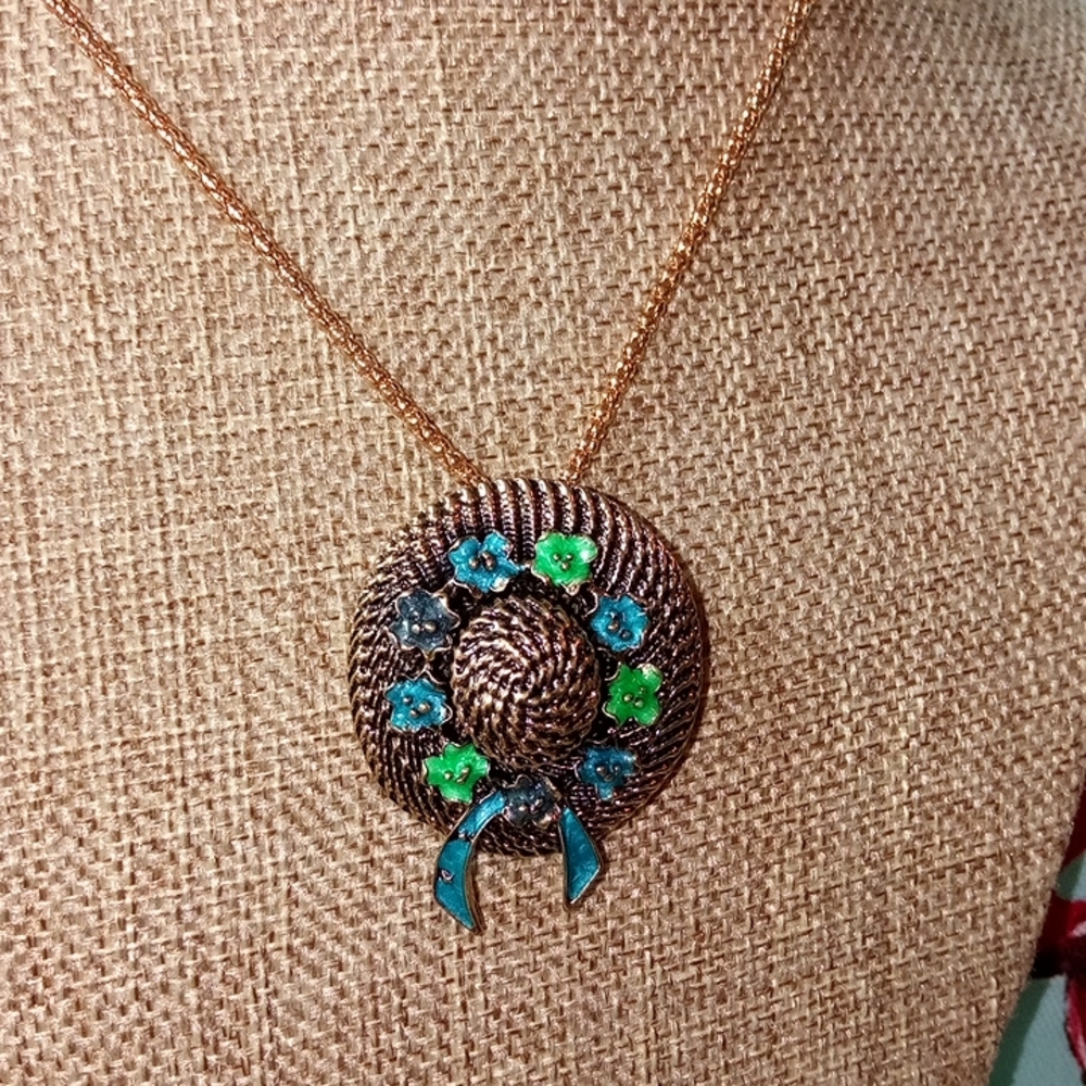 Sun Hat Necklace